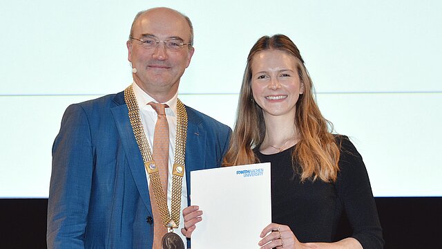 Frau Dilkin mit dem Rekor der RWTH Ulrich Rüdiger