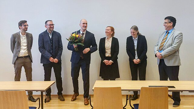 Toni Utech und die anwesende Promotionskommission Toni Utech und die anwesende Promotionskommission